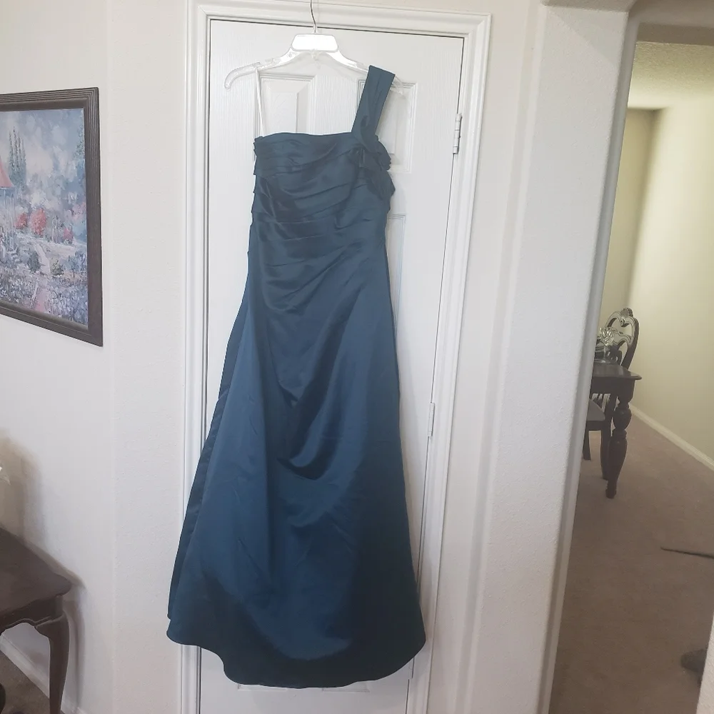 David's Bridal 8 teal satin one shoulder gown 3d ribbon adornments ruched - Picture 2 of 12